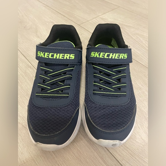 Sketchers size 1 for kid. Navy blue & lime green! - Picture 2 of 5
